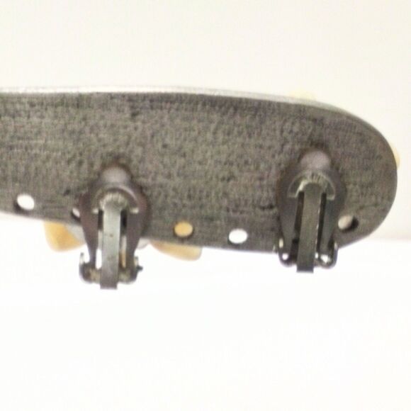 Vintage Mid Century Mother of Pearl Bead Cluster Clip Earrings - Picture 4 of 4